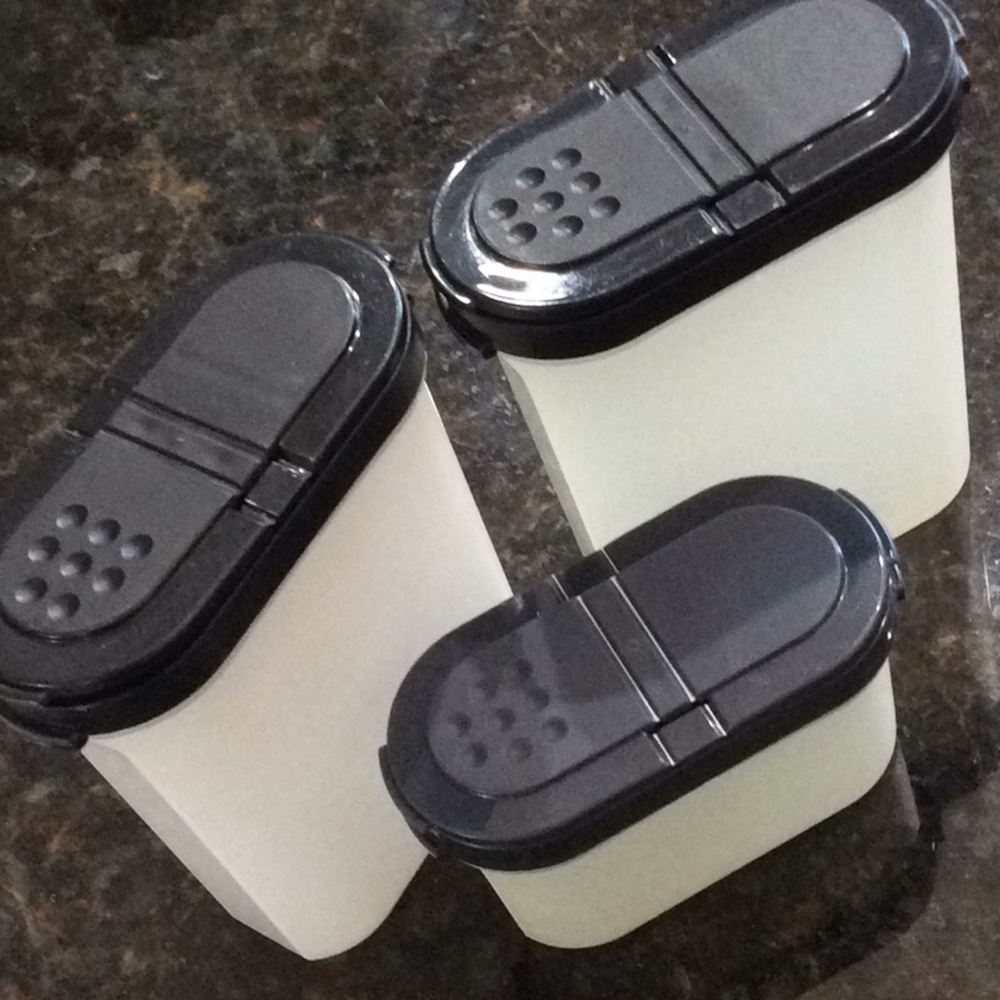 VTG 80’s Tupperware Spice Shaker Container - 3